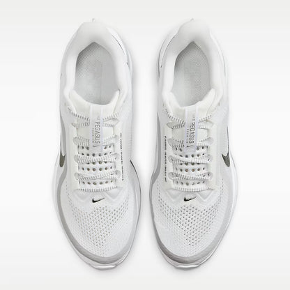 White/Metallic Silver